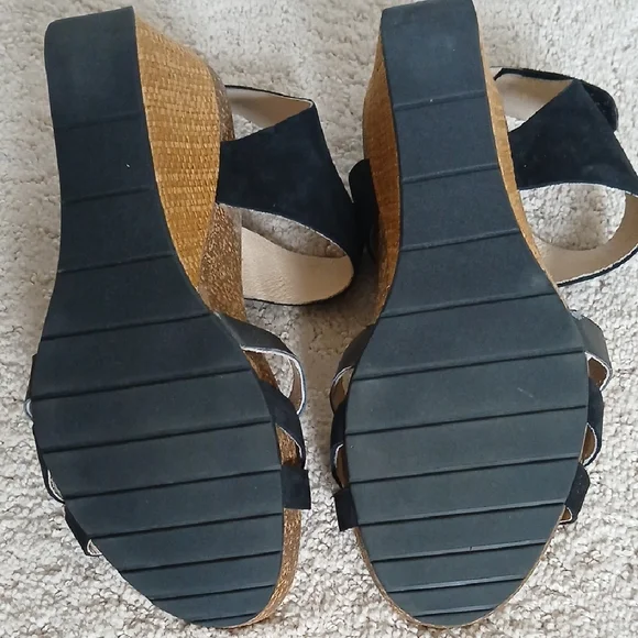 Tsubo Black and Gray Women's Sandals - Picture 6 of 11